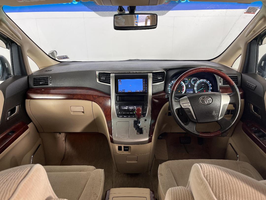 Photo '17' of Toyota Alphard