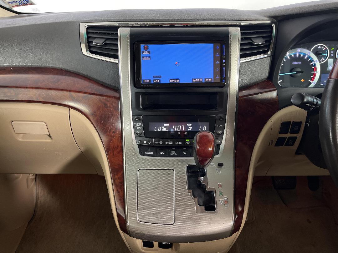 Photo '18' of Toyota Alphard