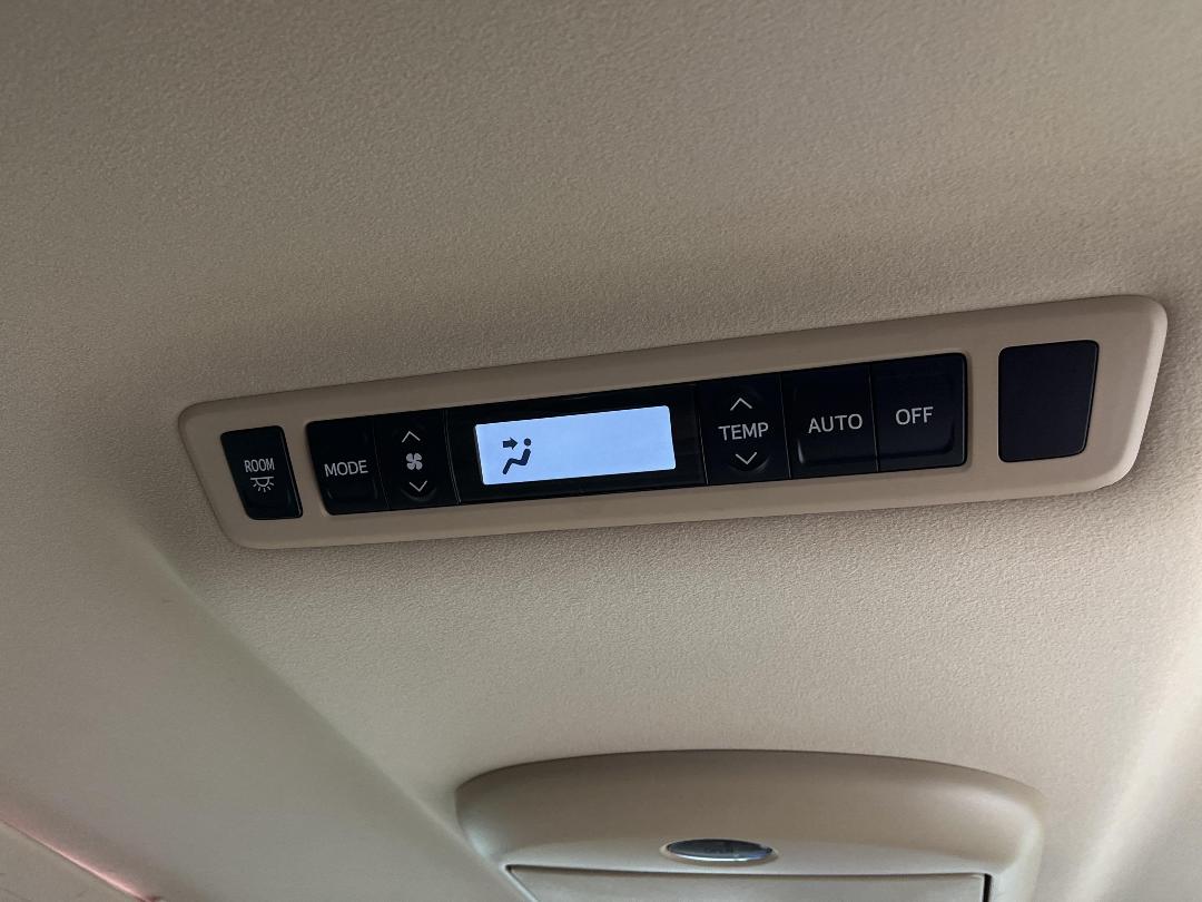 Photo '24' of Toyota Alphard