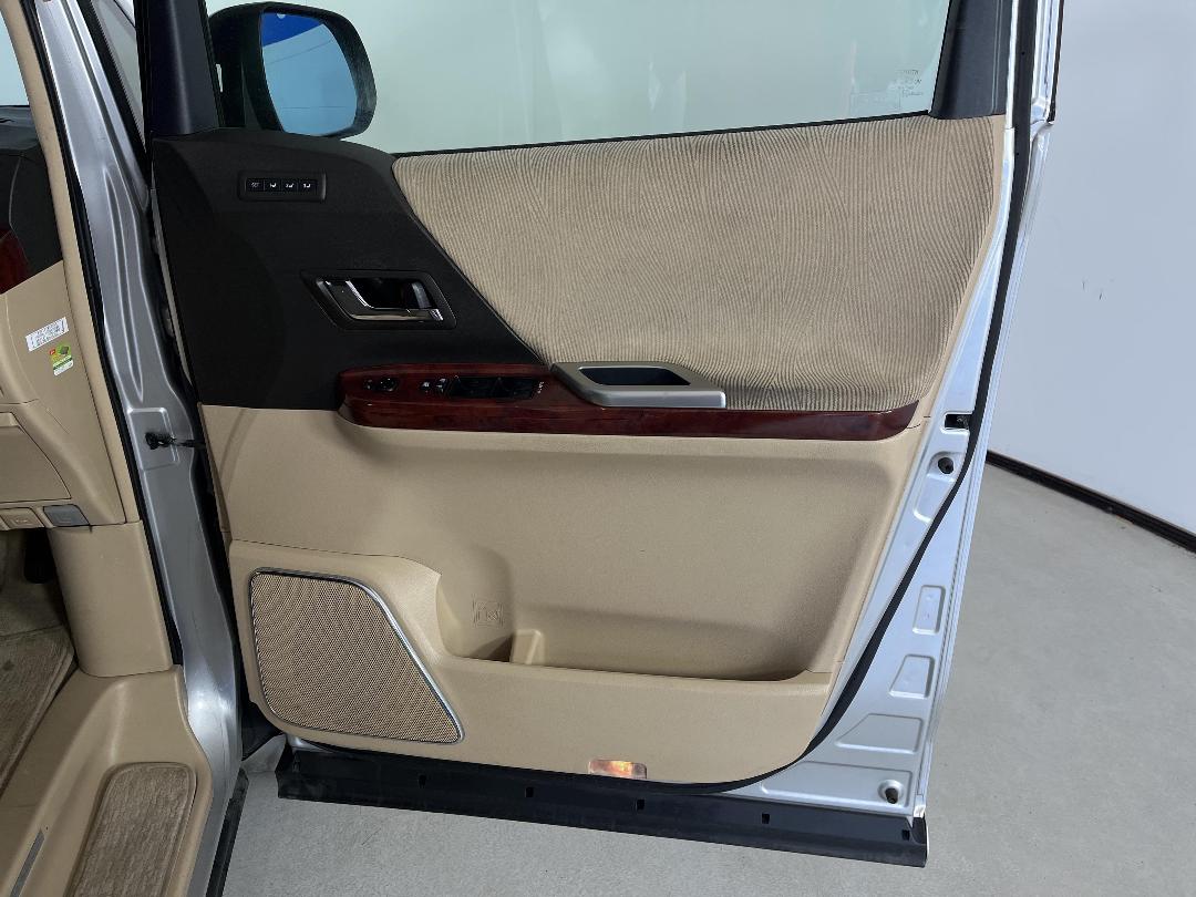 Photo '15' of Toyota Alphard