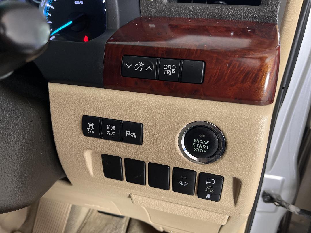 Photo '27' of Toyota Alphard