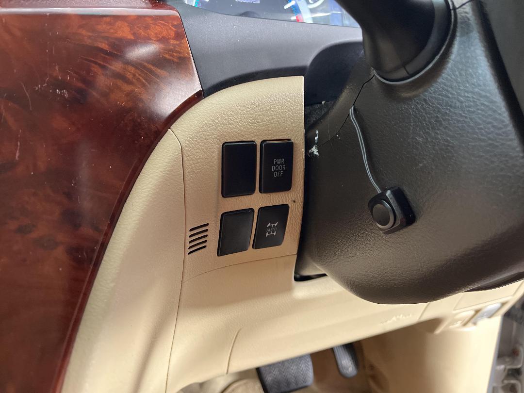 Photo '31' of Toyota Alphard