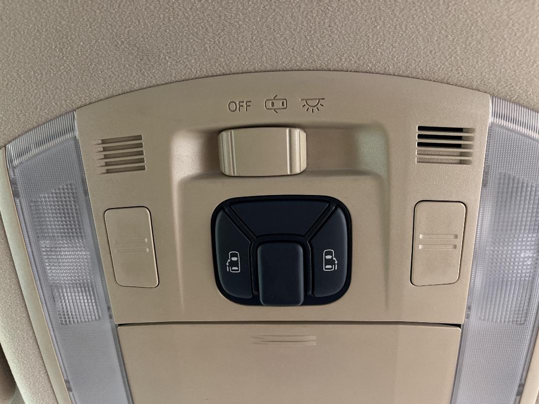 Photo '33' of Toyota Alphard