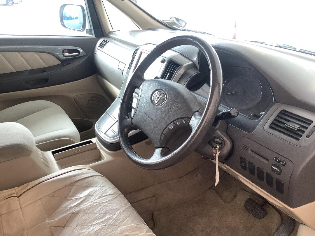 Photo '14' of Toyota Alphard