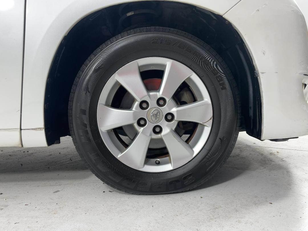 Photo '9' of Toyota Alphard Photo '9' of Toyota Alphard