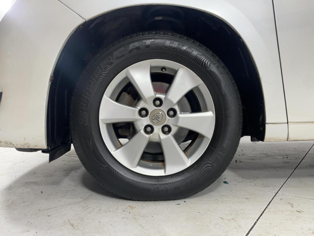 Photo '10' of Toyota Alphard Photo '10' of Toyota Alphard