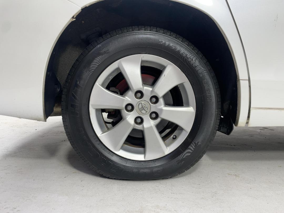 Photo '12' of Toyota Alphard Photo '12' of Toyota Alphard