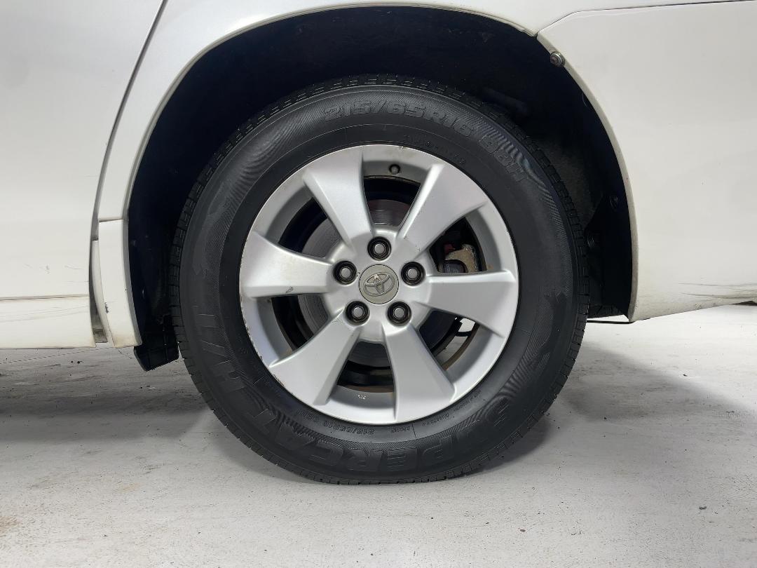 Photo '11' of Toyota Alphard Photo '11' of Toyota Alphard