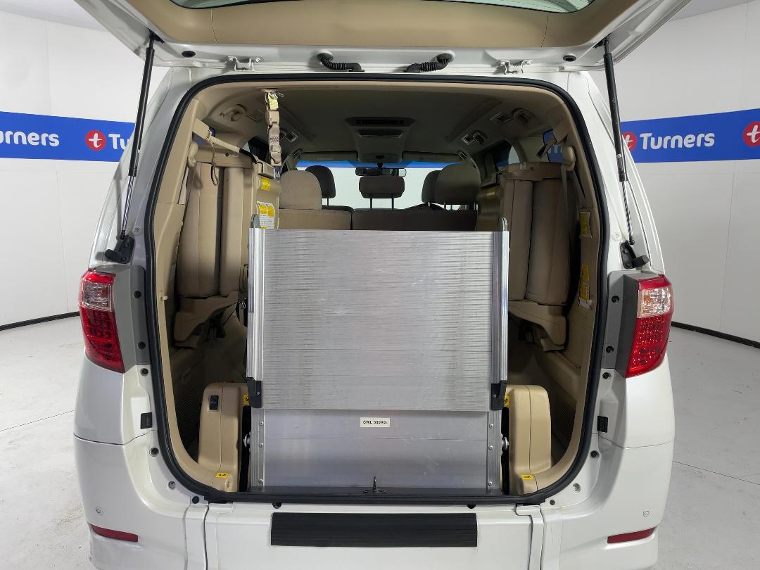 Photo '14' of Toyota Alphard Photo '14' of Toyota Alphard