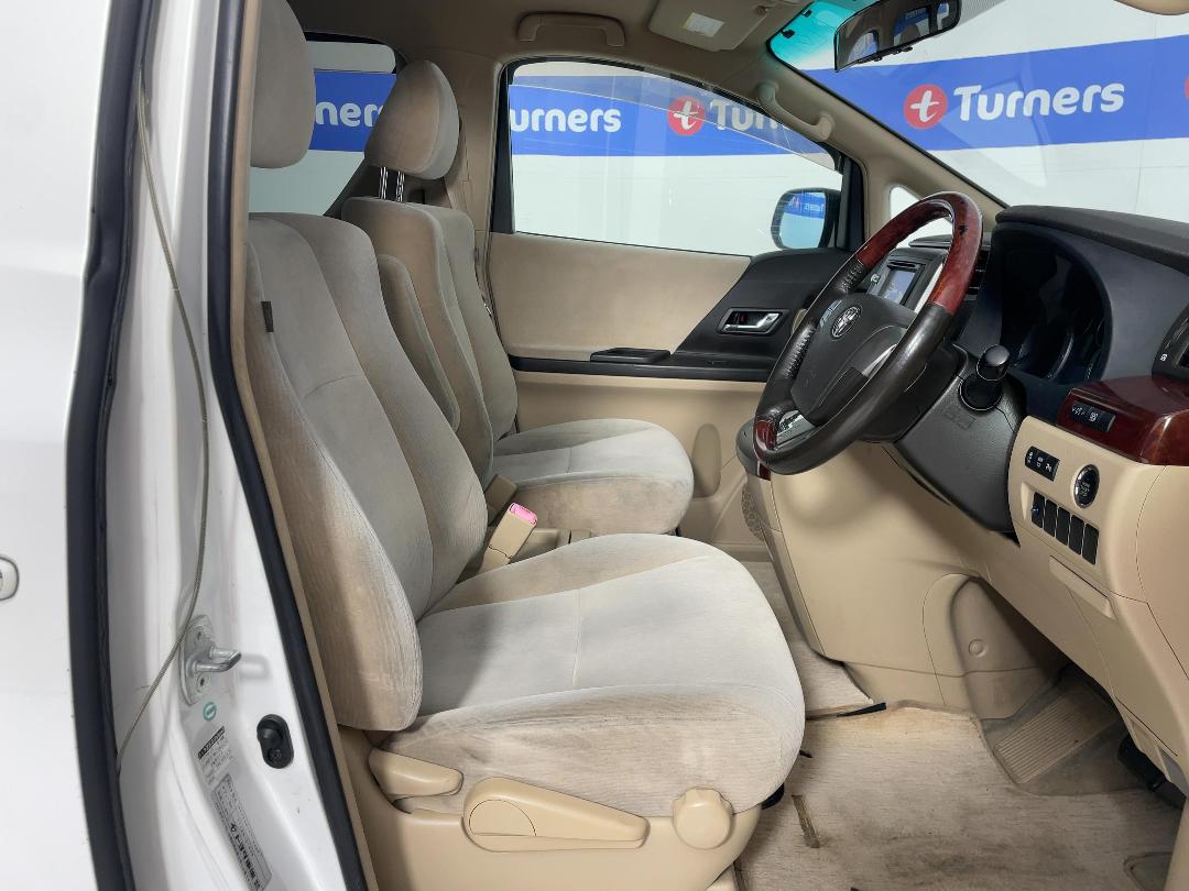 Photo '16' of Toyota Alphard Photo '16' of Toyota Alphard