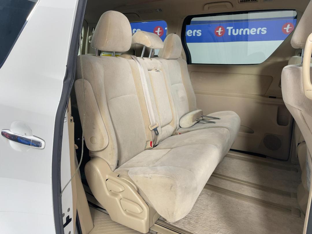 Photo '20' of Toyota Alphard Photo '20' of Toyota Alphard