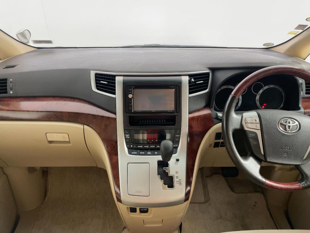 Photo '17' of Toyota Alphard Photo '17' of Toyota Alphard