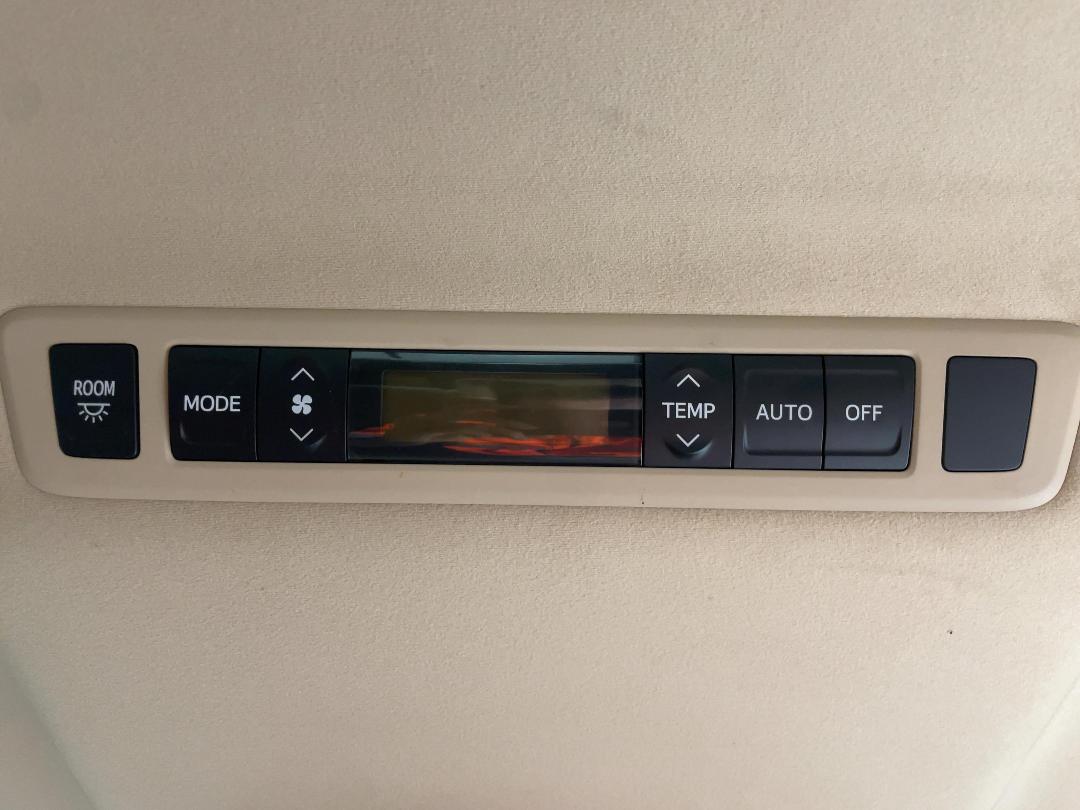 Photo '23' of Toyota Alphard Photo '23' of Toyota Alphard