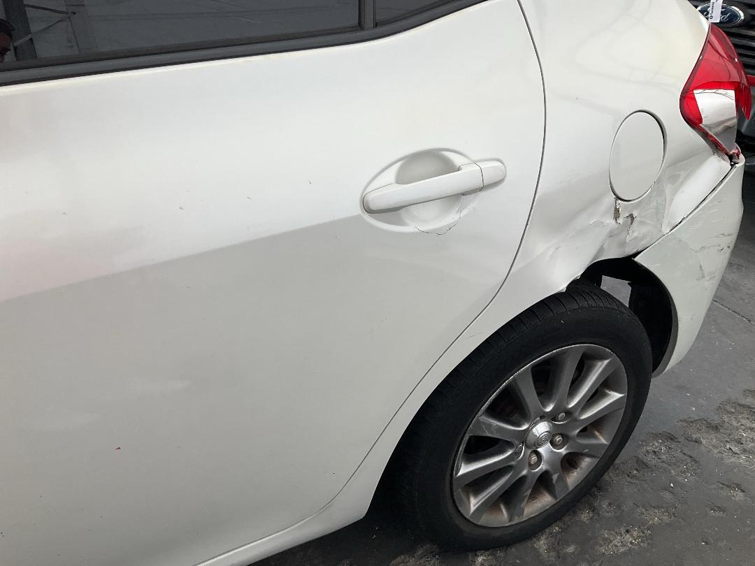 Photo '12' of Toyota Auris