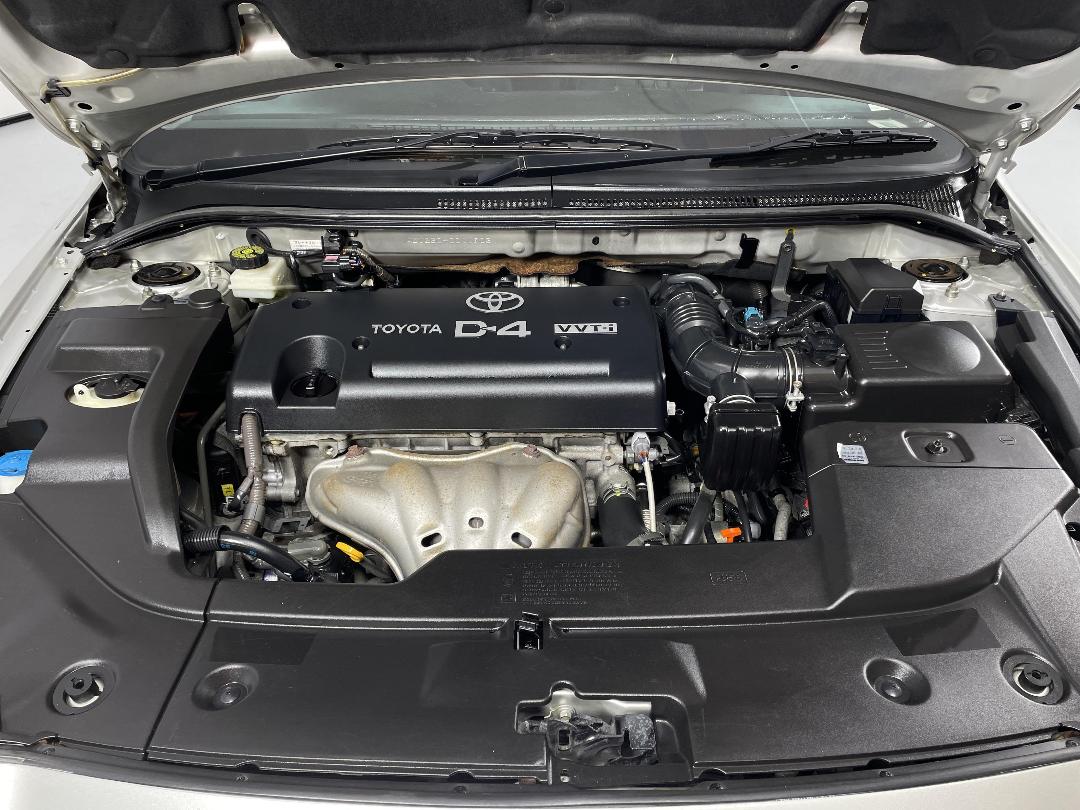 Photo '13' of Toyota Avensis