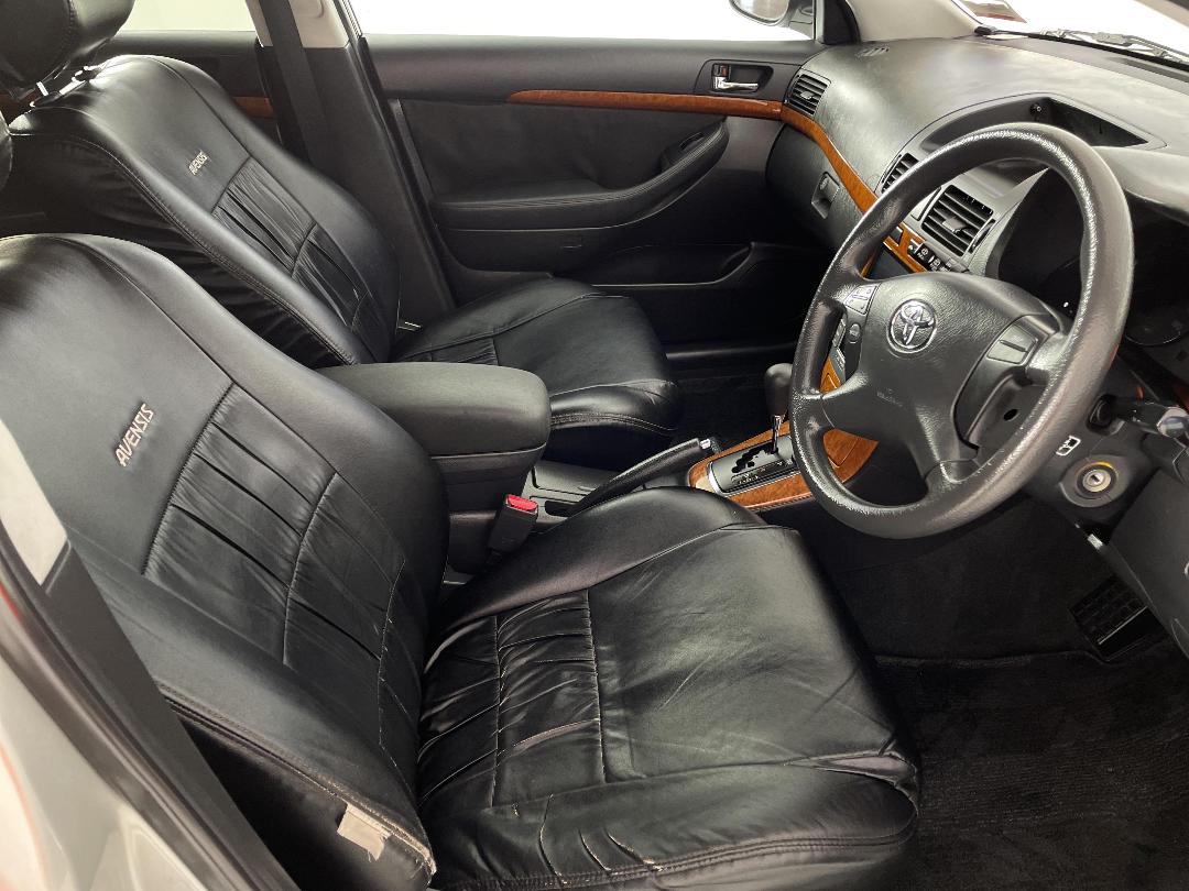 Photo '16' of Toyota Avensis