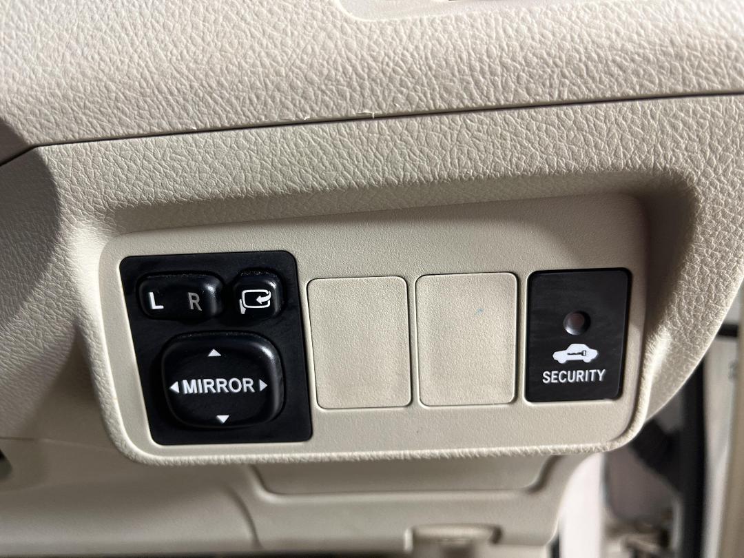 Photo '24' of Toyota Axio Photo '24' of Toyota Axio