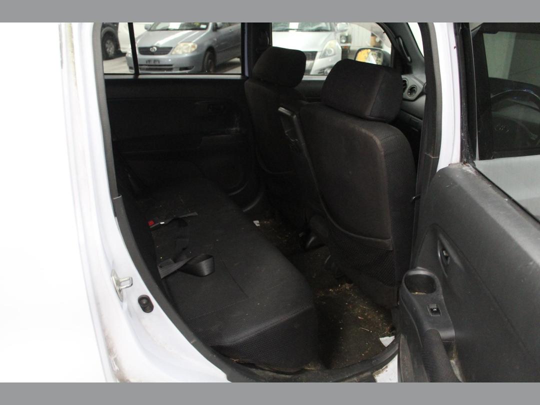 Photo '8' of Toyota BB