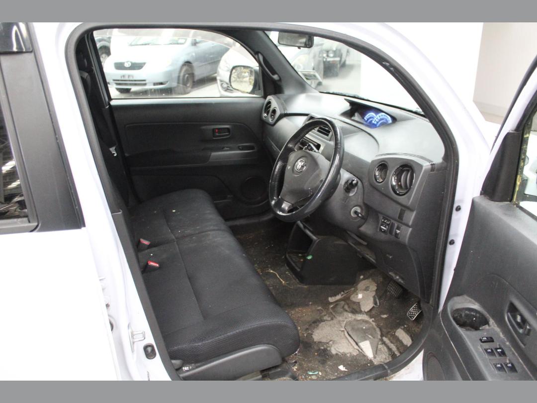 Photo '9' of Toyota BB