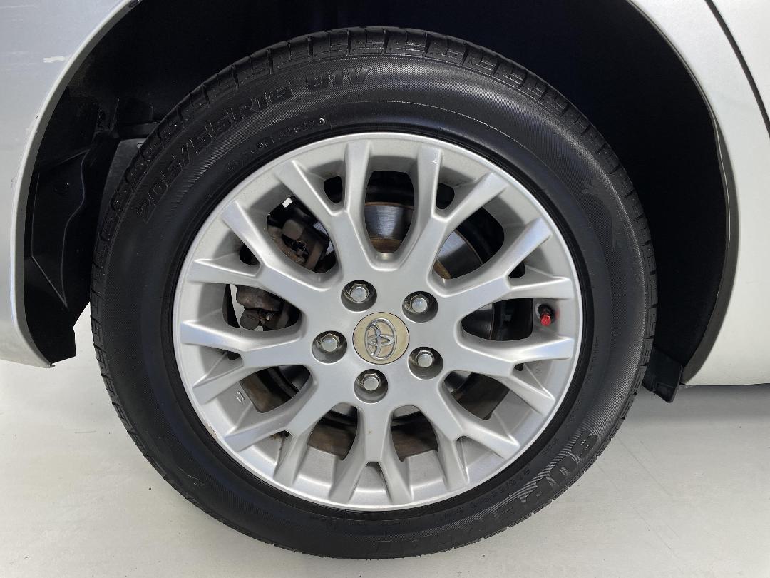 Photo '12' of Toyota Blade Photo '12' of Toyota Blade