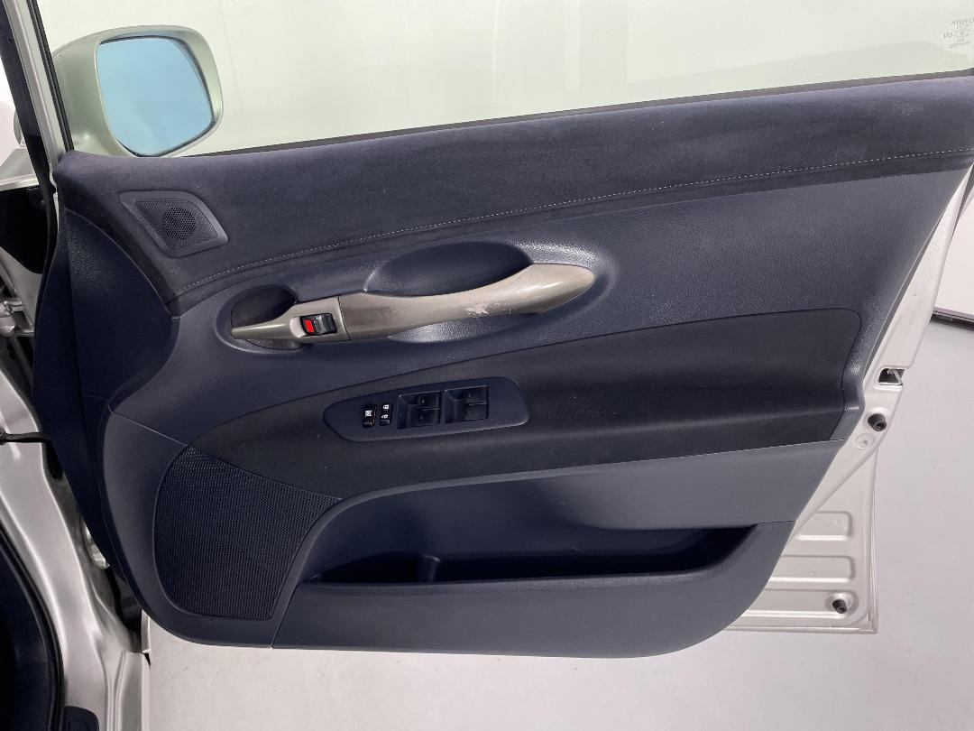 Photo '15' of Toyota Blade Photo '15' of Toyota Blade