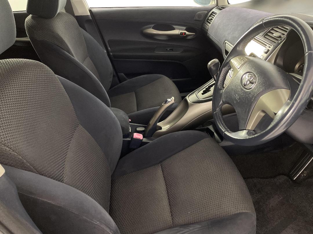 Photo '16' of Toyota Blade Photo '16' of Toyota Blade