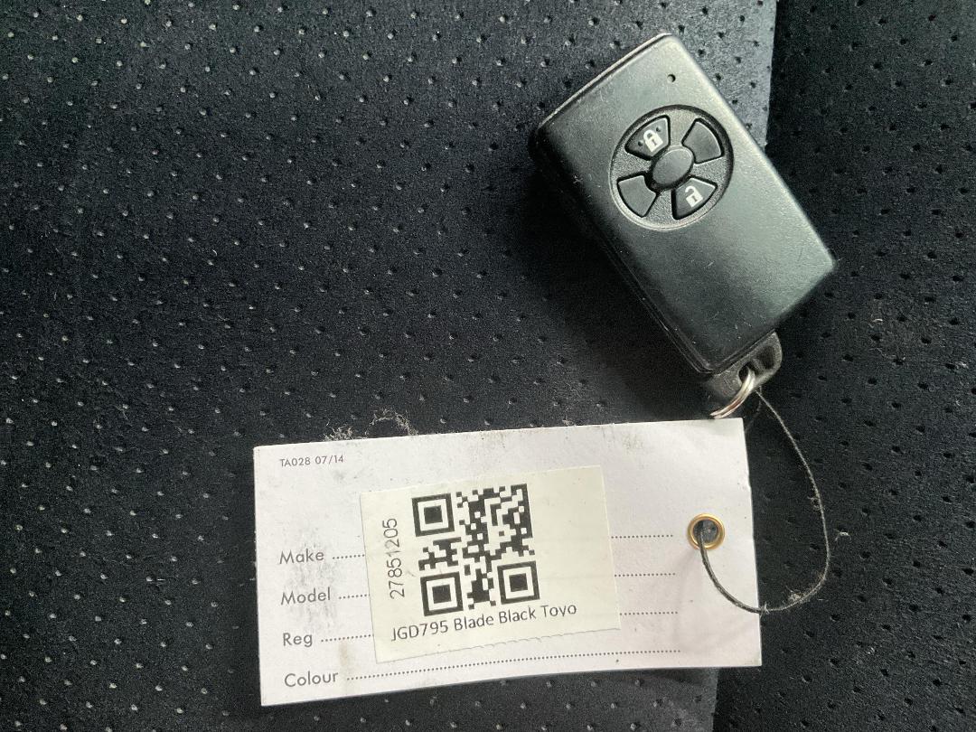 Photo '26' of Toyota Blade Photo '26' of Toyota Blade