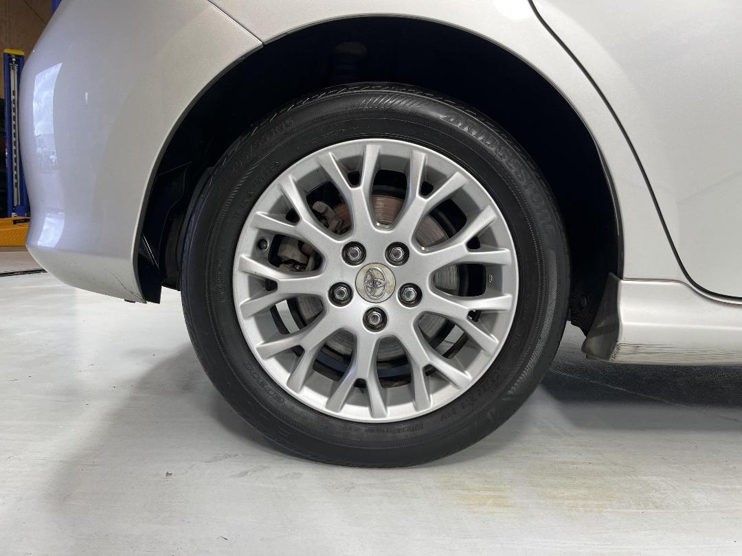 Photo '12' of Toyota Blade Photo '12' of Toyota Blade