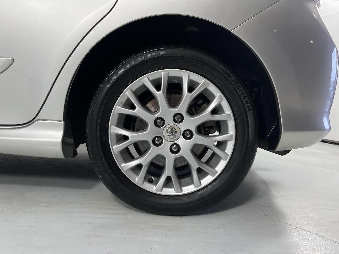 Photo '11' of Toyota Blade Photo '11' of Toyota Blade