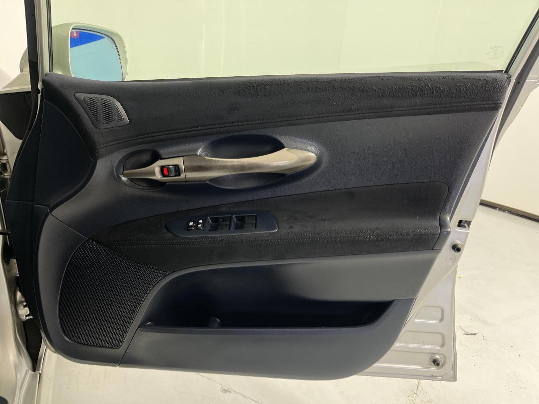 Photo '15' of Toyota Blade Photo '15' of Toyota Blade