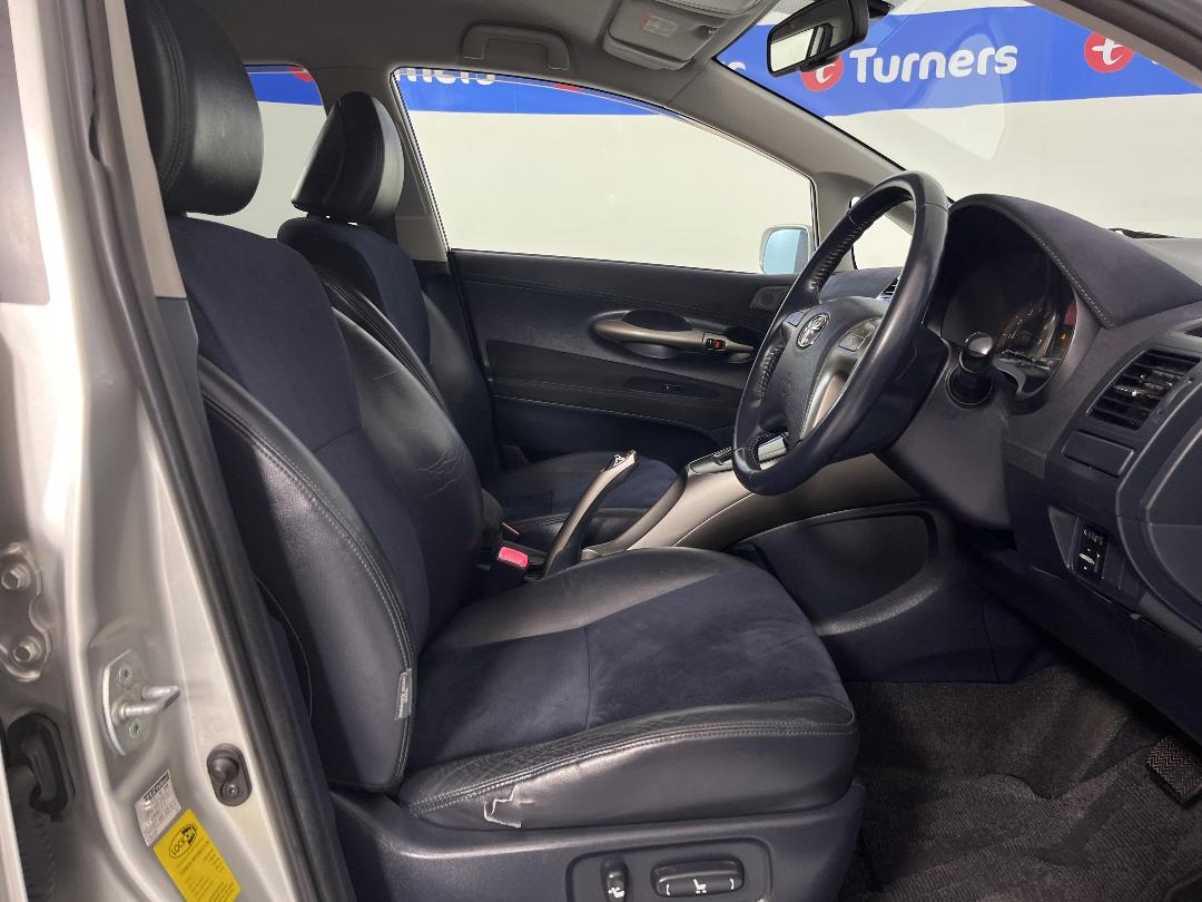 Photo '16' of Toyota Blade Photo '16' of Toyota Blade