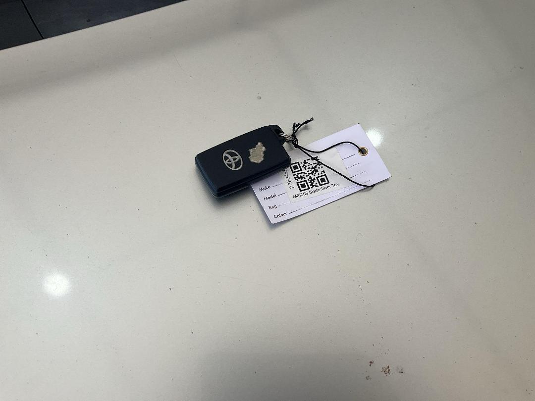 Photo '11' of Toyota Blade Photo '11' of Toyota Blade