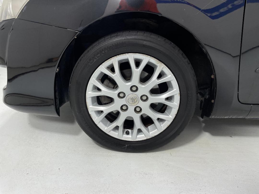 Photo '10' of Toyota Blade Photo '10' of Toyota Blade