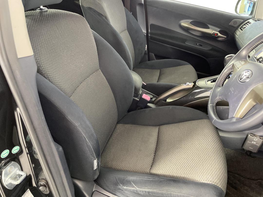 Photo '16' of Toyota Blade Photo '16' of Toyota Blade