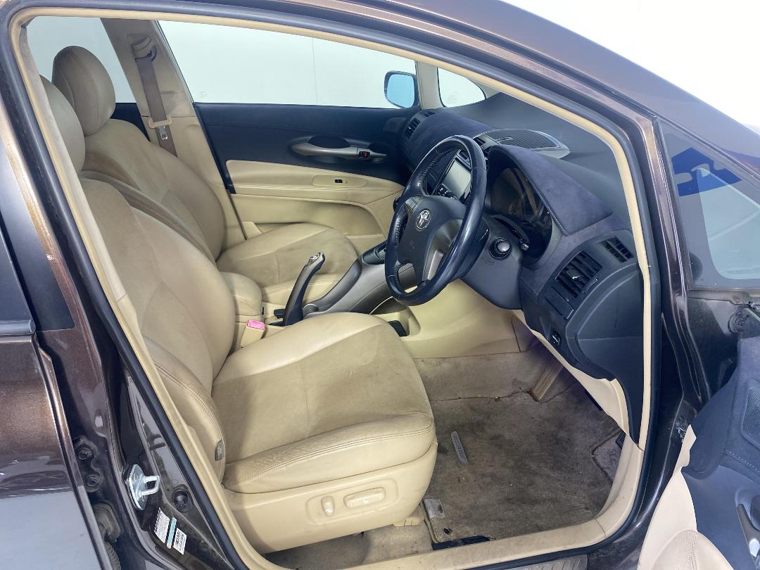 Photo '16' of Toyota Blade Photo '16' of Toyota Blade