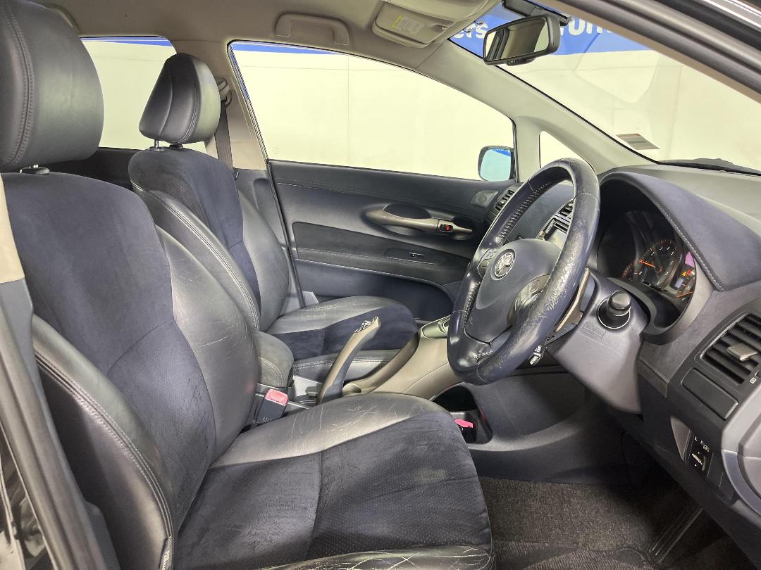 Photo '16' of Toyota Blade Photo '16' of Toyota Blade