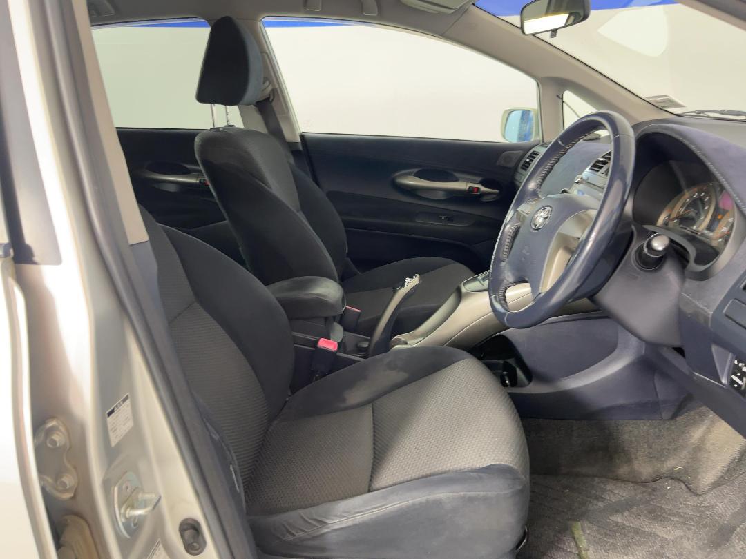 Photo '16' of Toyota Blade