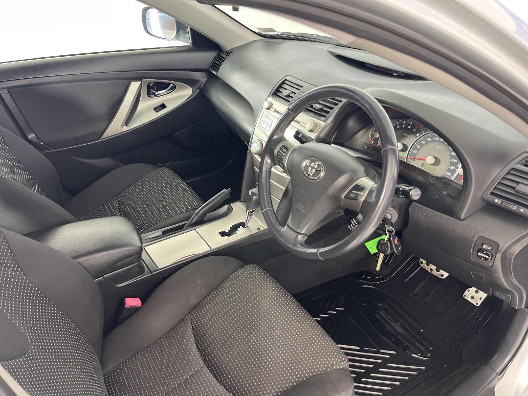 Photo '16' of Toyota Camry