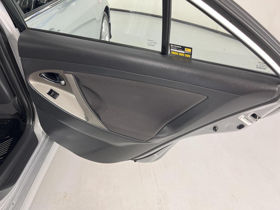 Photo '19' of Toyota Camry