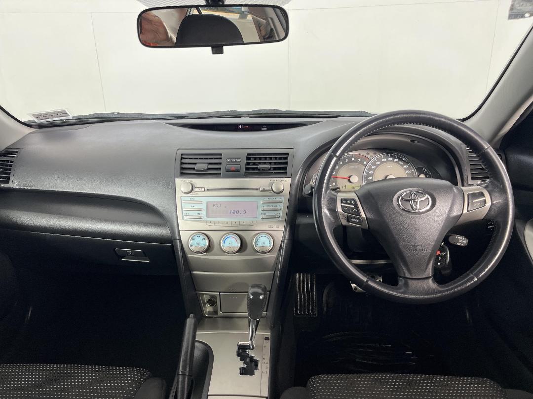 Photo '17' of Toyota Camry