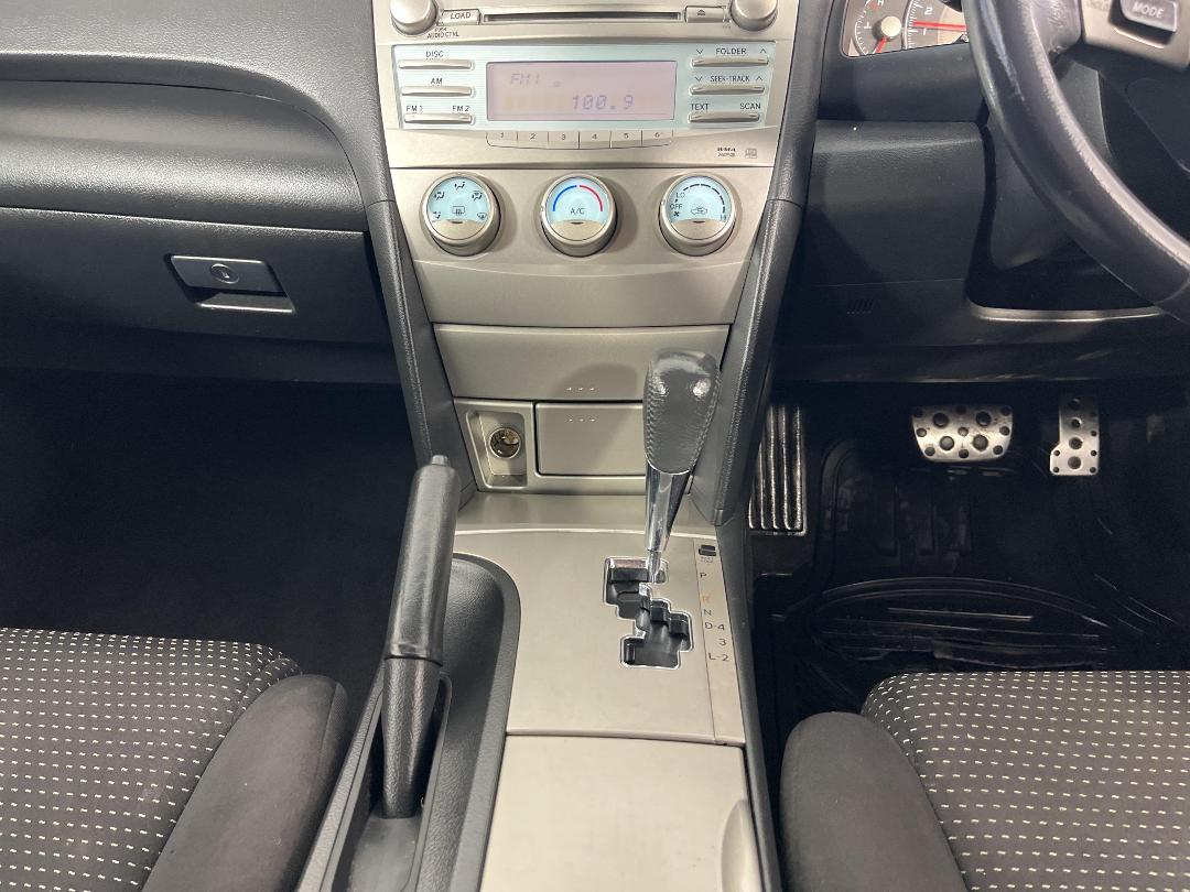 Photo '18' of Toyota Camry