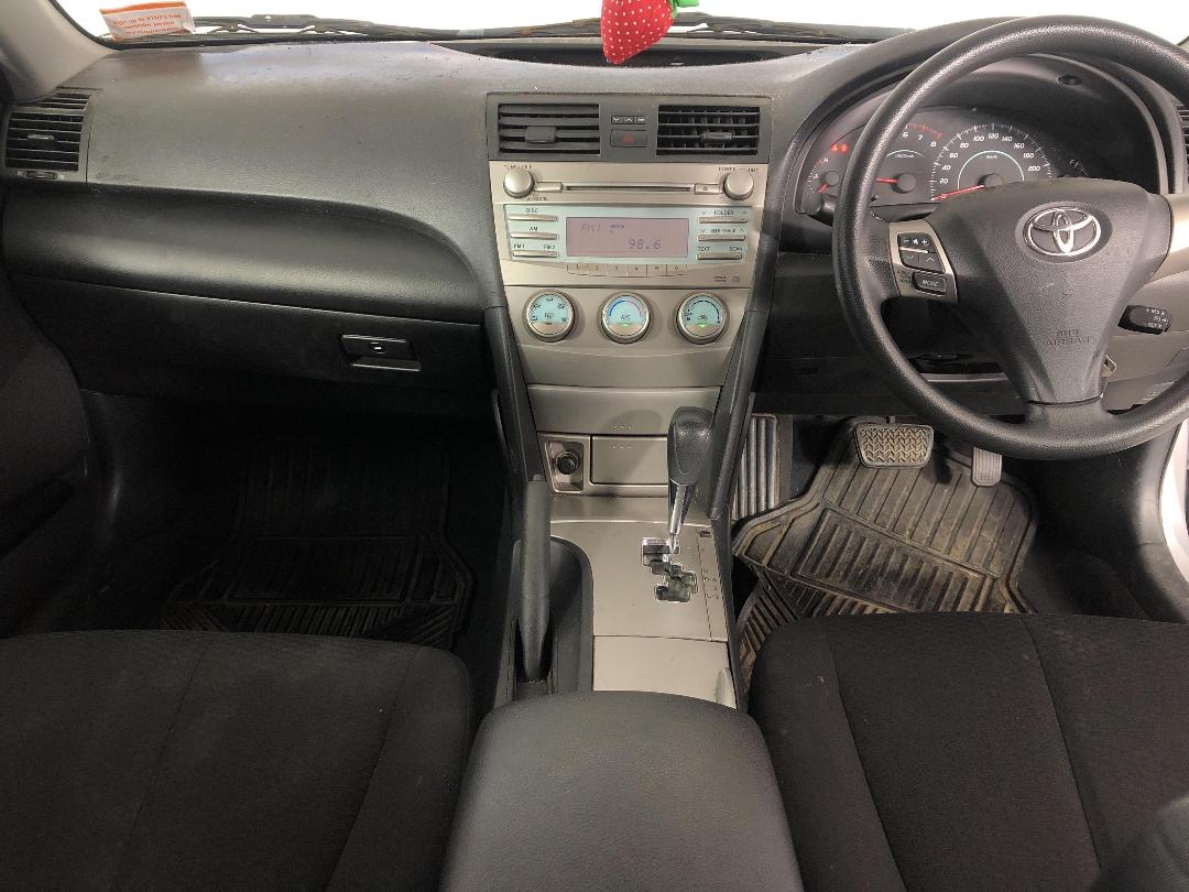 Photo '17' of Toyota Camry