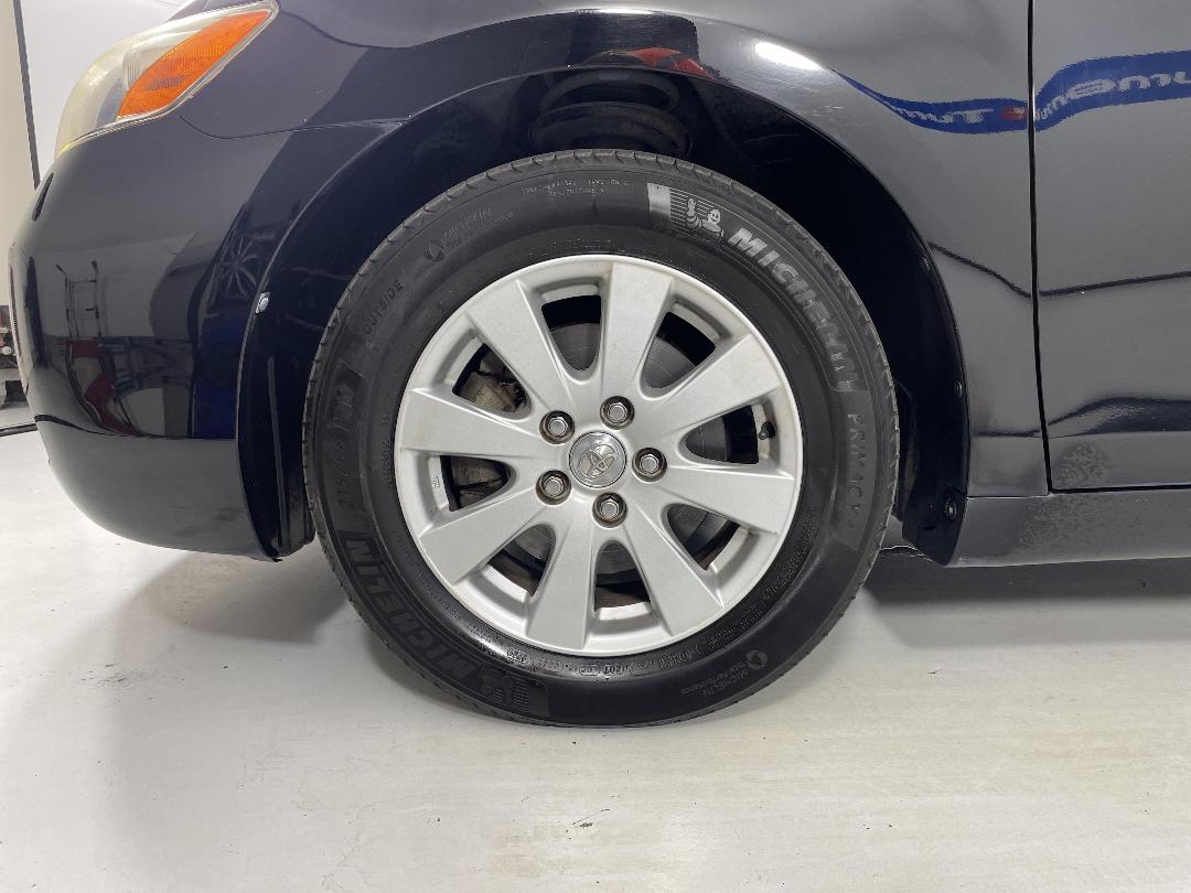 Photo '10' of Toyota Camry