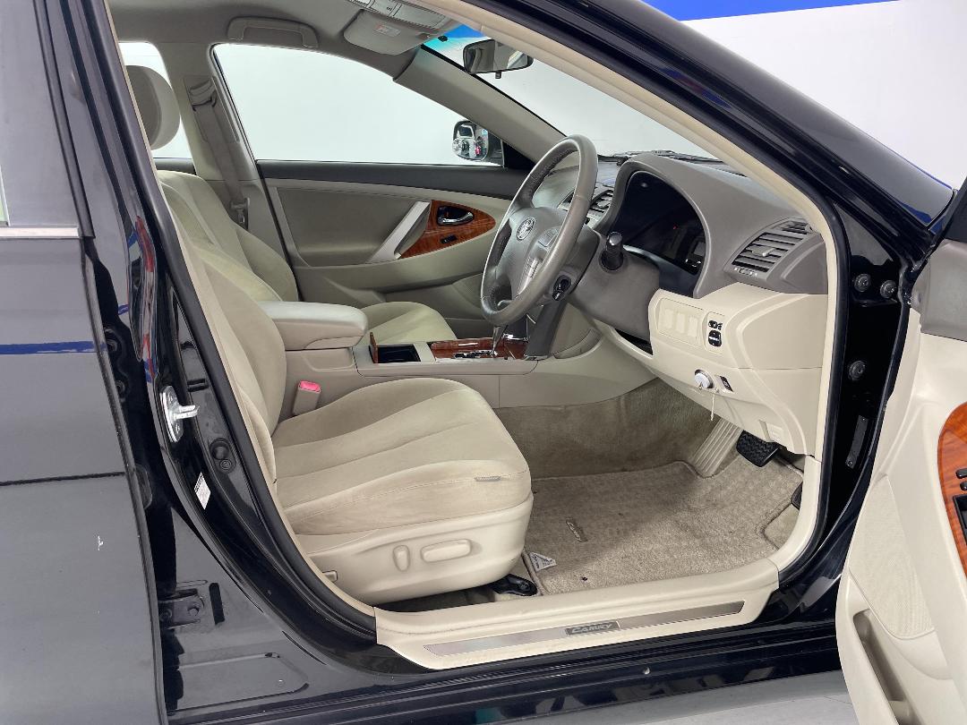 Photo '16' of Toyota Camry