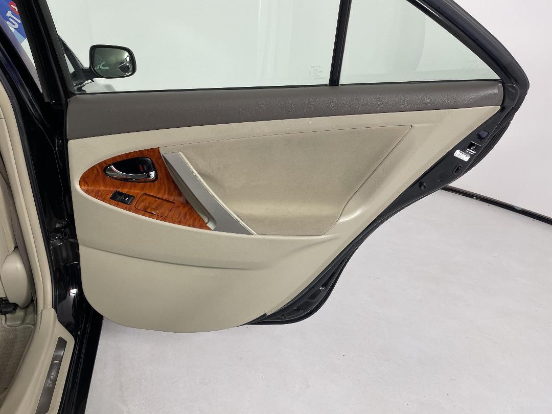 Photo '19' of Toyota Camry