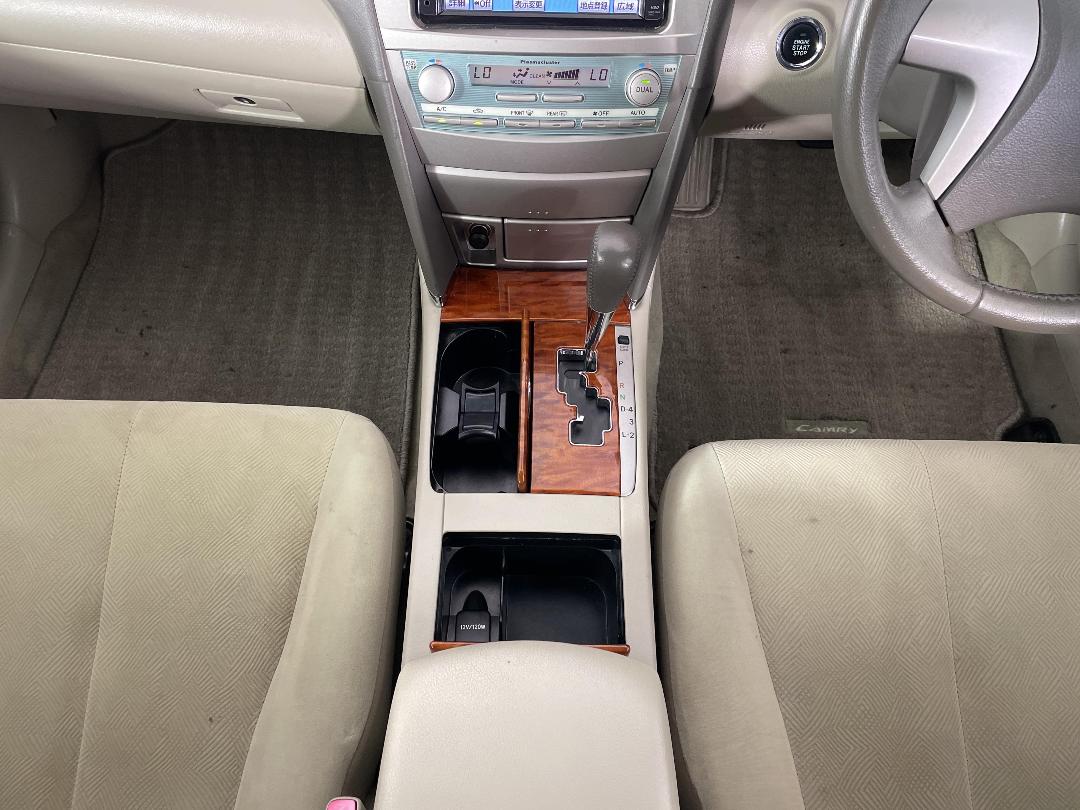 Photo '18' of Toyota Camry