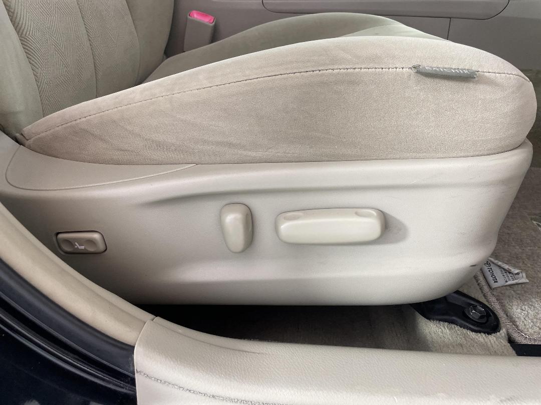 Photo '23' of Toyota Camry