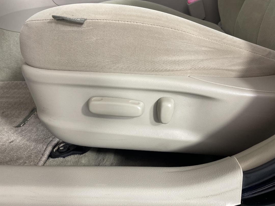 Photo '24' of Toyota Camry