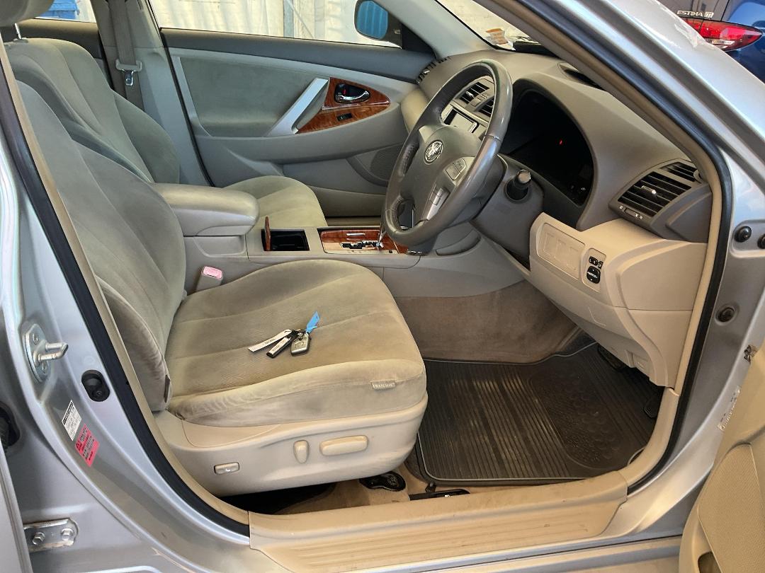 Photo '23' of Toyota Camry