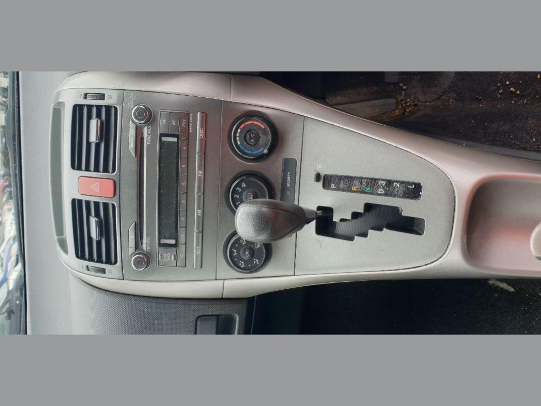 Photo '10' of Toyota Corolla GX Photo '10' of Toyota Corolla GX